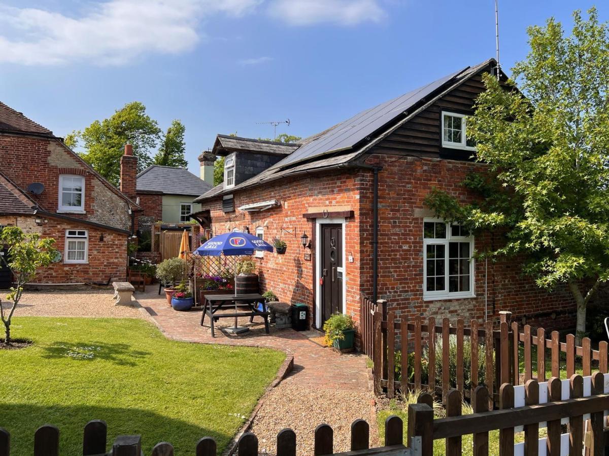 Hunston Mill Self Catering Dog Stay For Free Чичестър Екстериор снимка