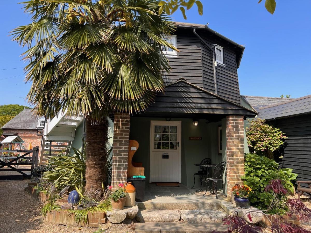 Hunston Mill Self Catering Dog Stay For Free Чичестър Екстериор снимка