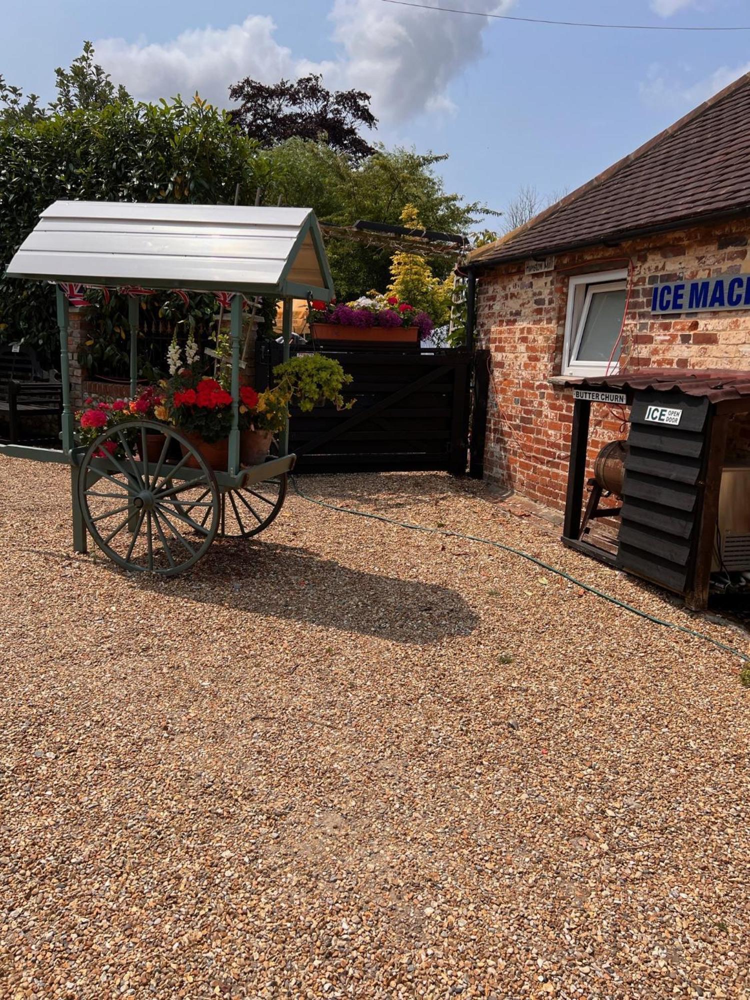 Hunston Mill Self Catering Dog Stay For Free Чичестър Екстериор снимка