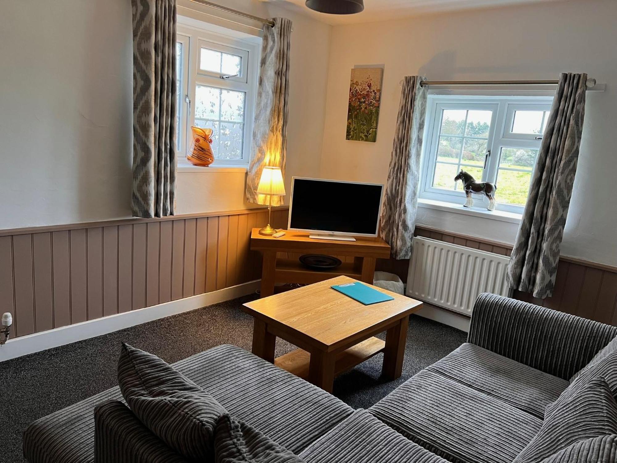 Hunston Mill Self Catering Dog Stay For Free Чичестър Екстериор снимка