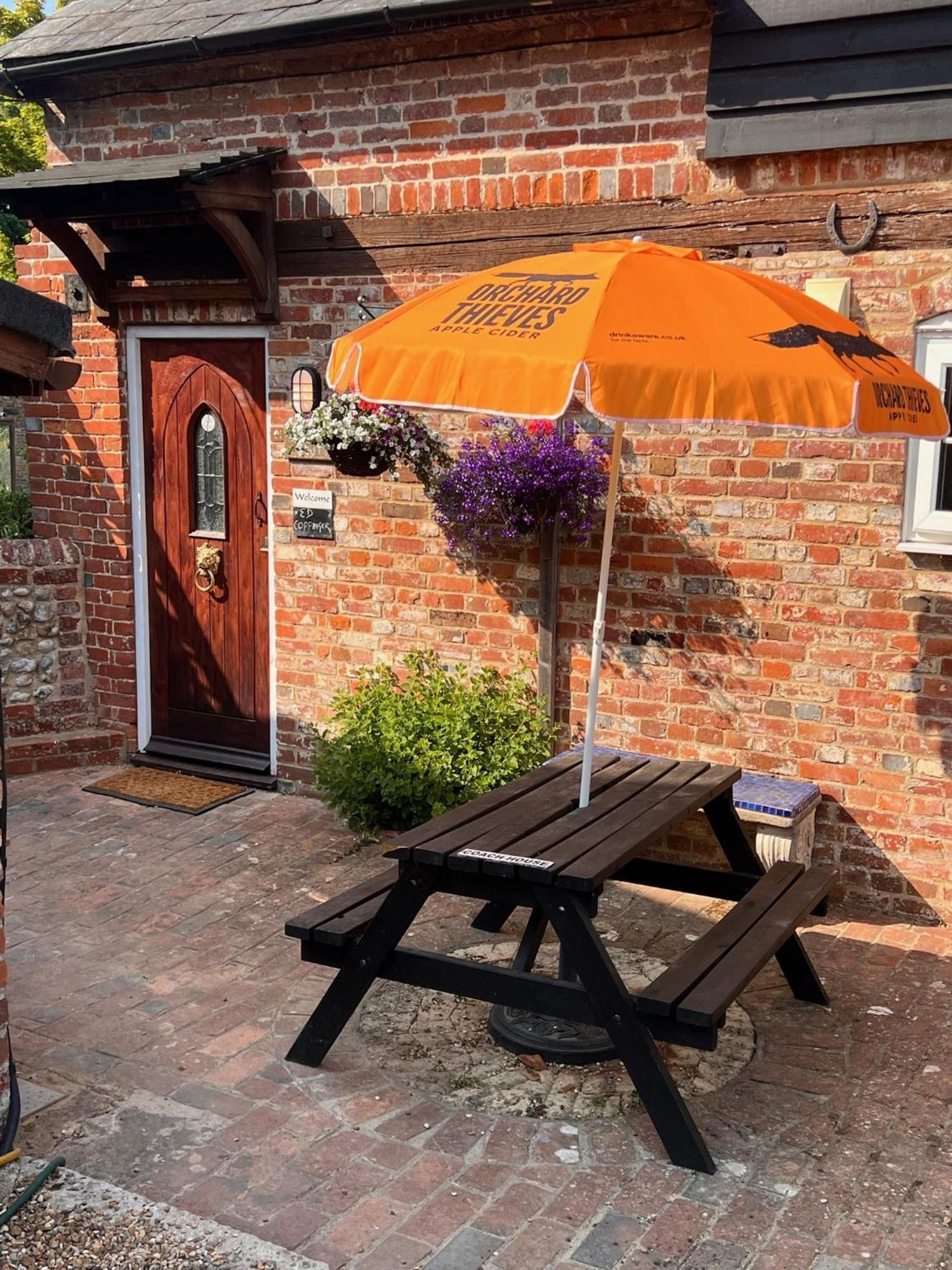Hunston Mill Self Catering Dog Stay For Free Чичестър Екстериор снимка