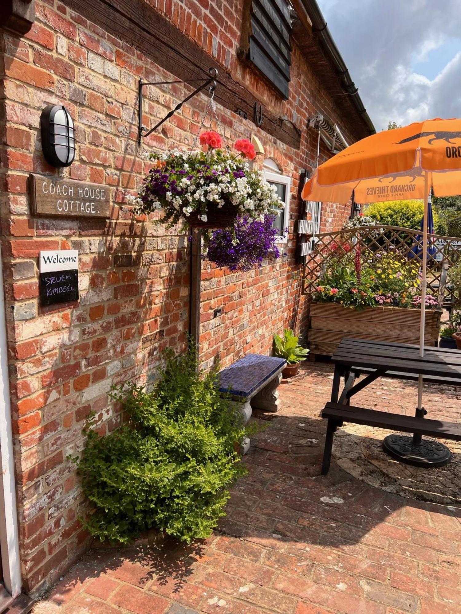Hunston Mill Self Catering Dog Stay For Free Чичестър Екстериор снимка