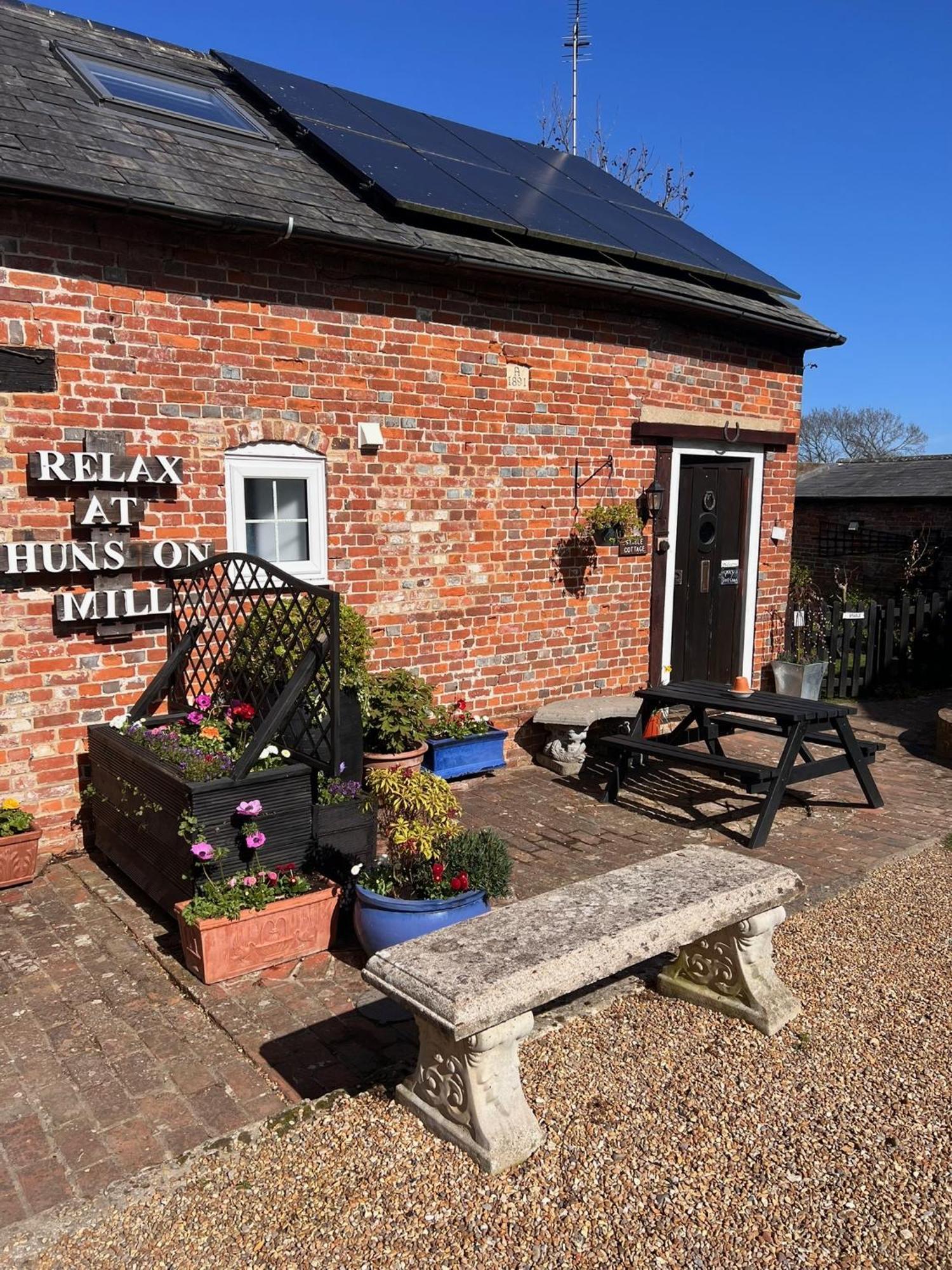 Hunston Mill Self Catering Dog Stay For Free Чичестър Екстериор снимка