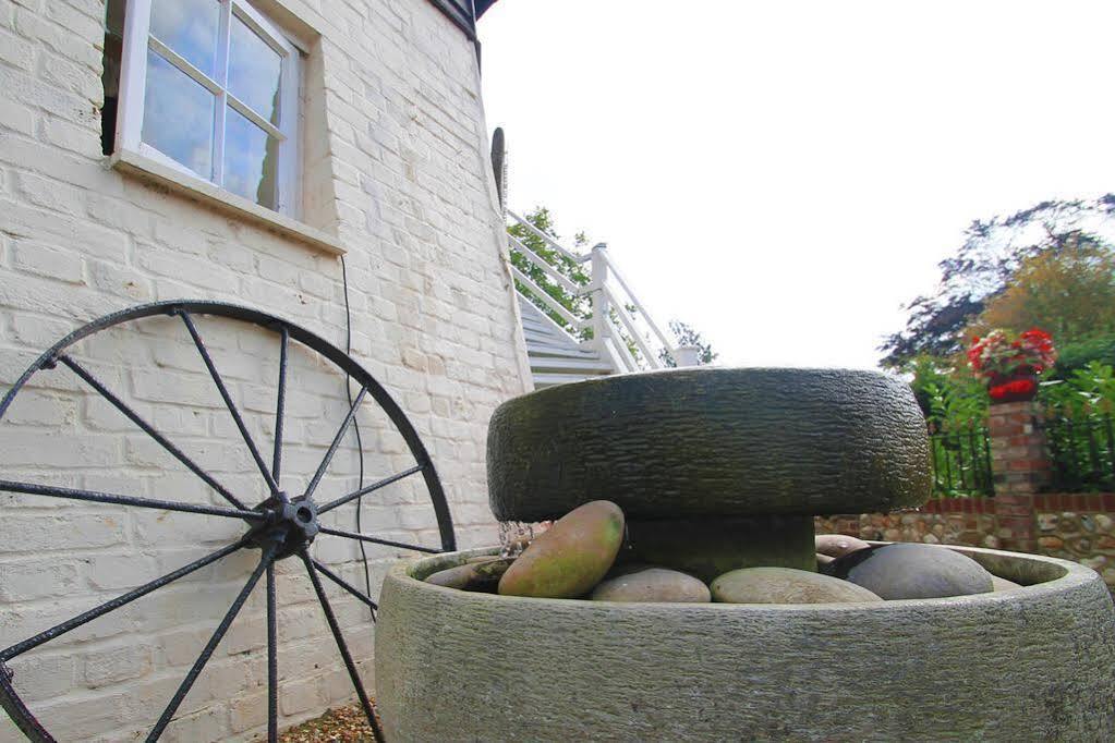 Hunston Mill Self Catering Dog Stay For Free Чичестър Екстериор снимка